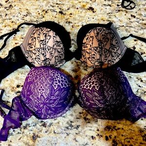 Lot of 2 Victoria’s Secret very sexy push-up bras size 32D.